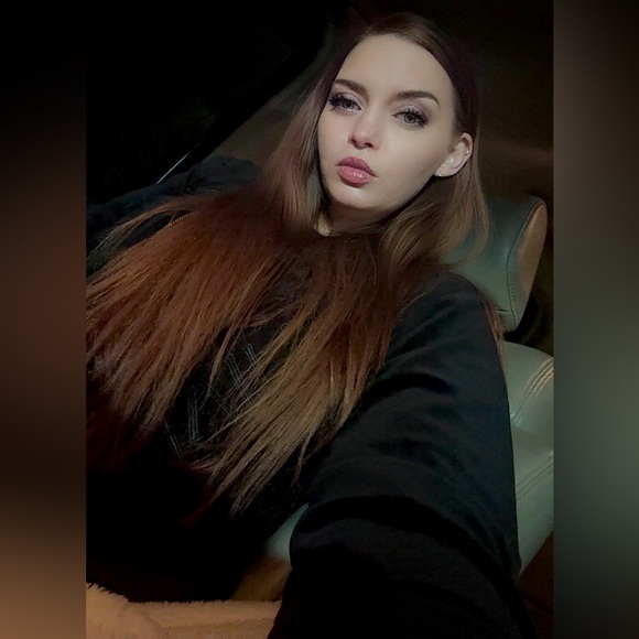 Welcome to my closet! 🍍👑 - Picture 3 of 3